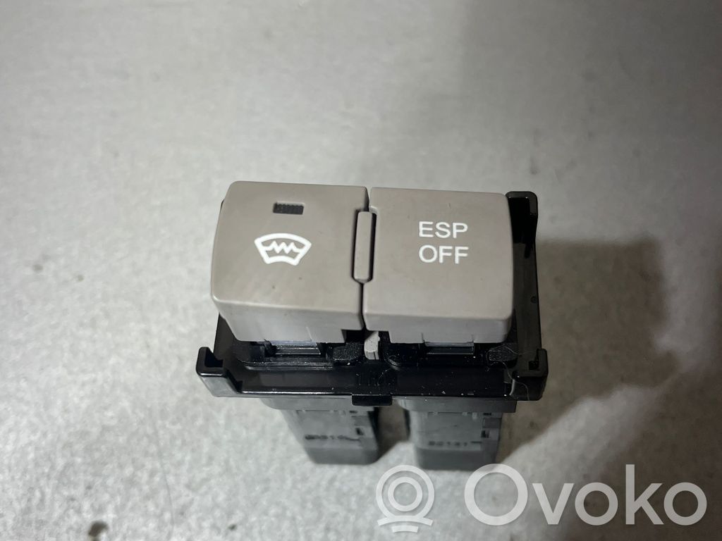 KIA Ceed Windscreen/window heater switch 