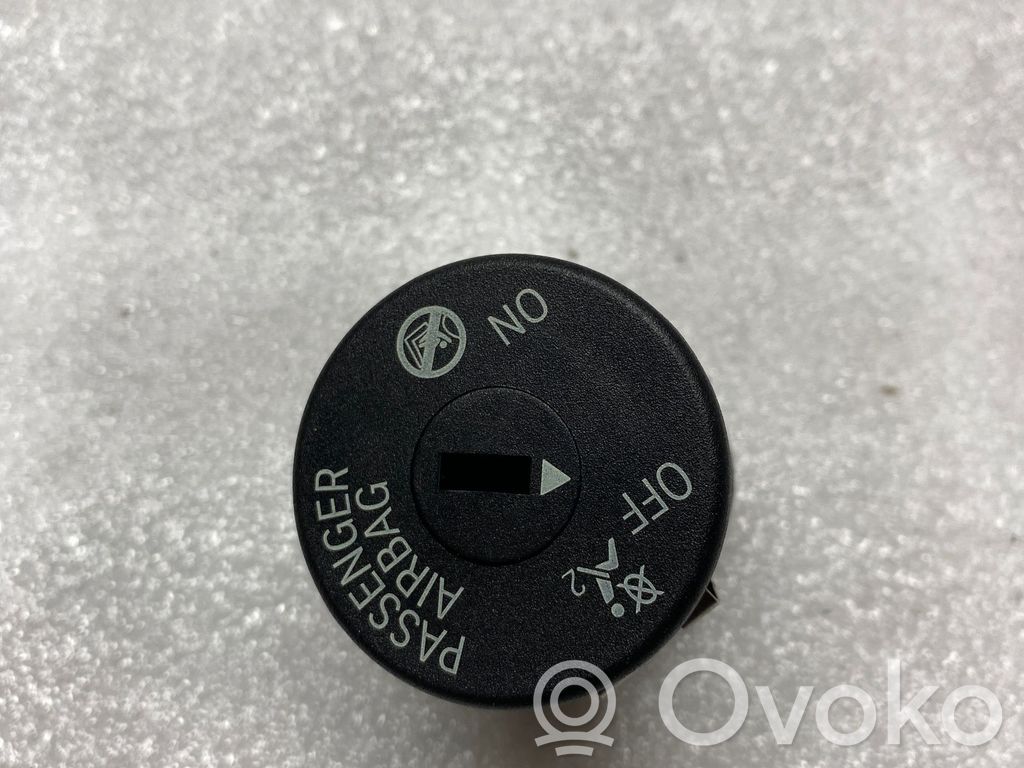 BMW 2 F46 Passenger airbag on/off switch 