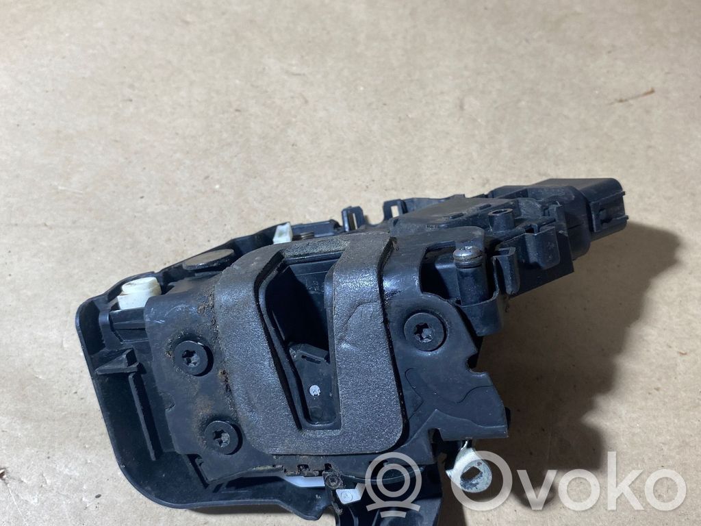 Ford Mondeo MK IV Aizmugurē slēdzene 