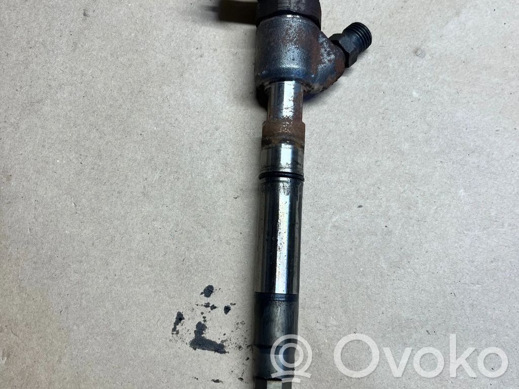 KIA Carens III Fuel injector 