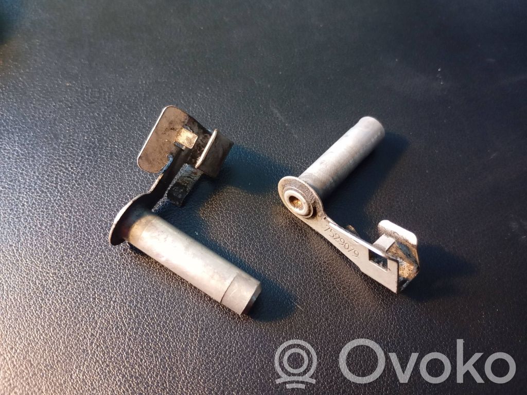 BMW 1 E81 E87 Gear shift cable bracket 