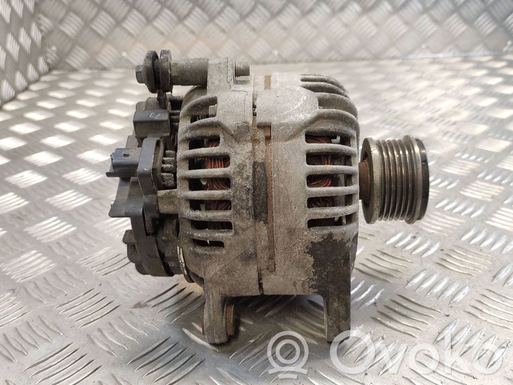Nissan Juke I F15 Generator/alternator 