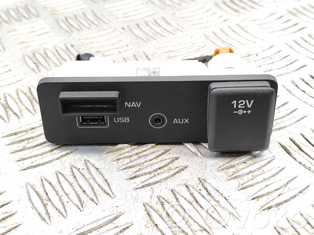 Land Rover Discovery Sport USB socket connector 