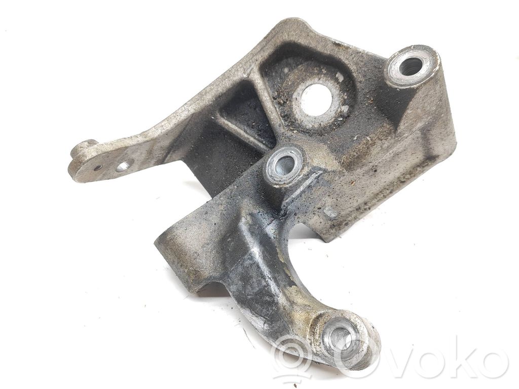 Volvo S90, V90 Engine mounting bracket 