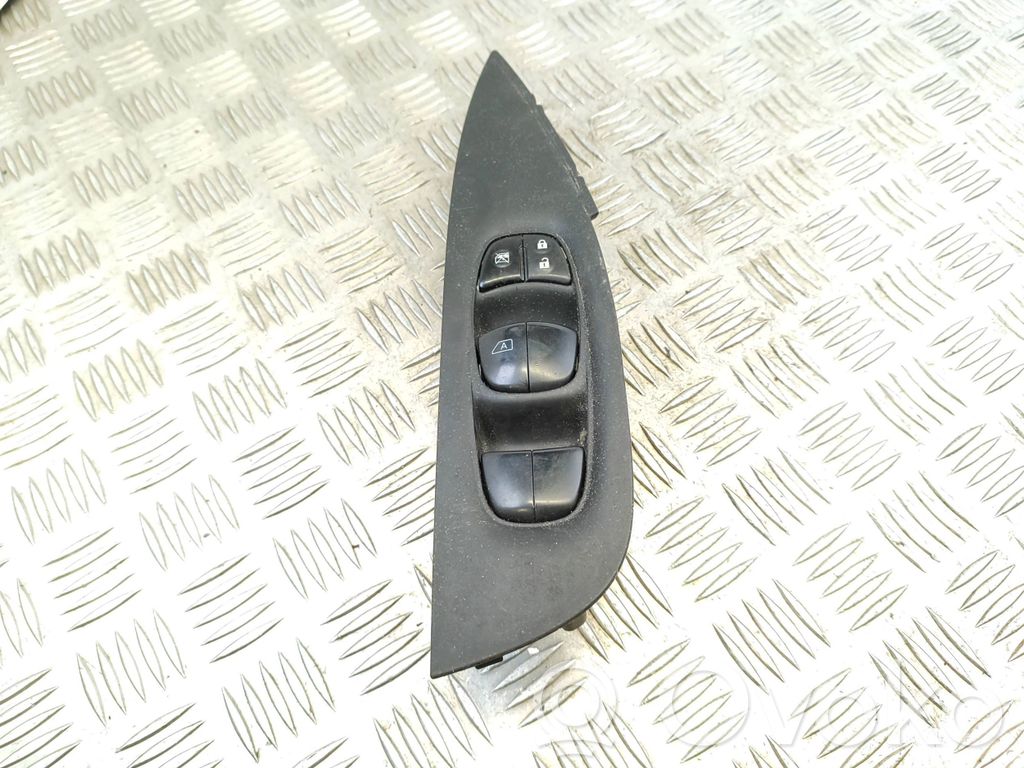 Nissan Qashqai Przyciski szyb 