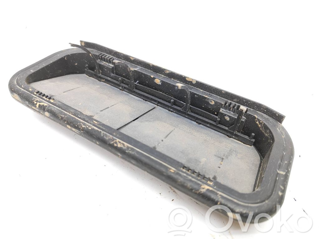 Kratka wentylacyjna pod zderzakiem tylnym   629300H012