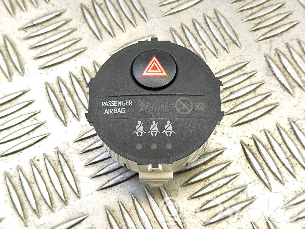 Przycisk świateł awaryjnych   839500D080,31111
