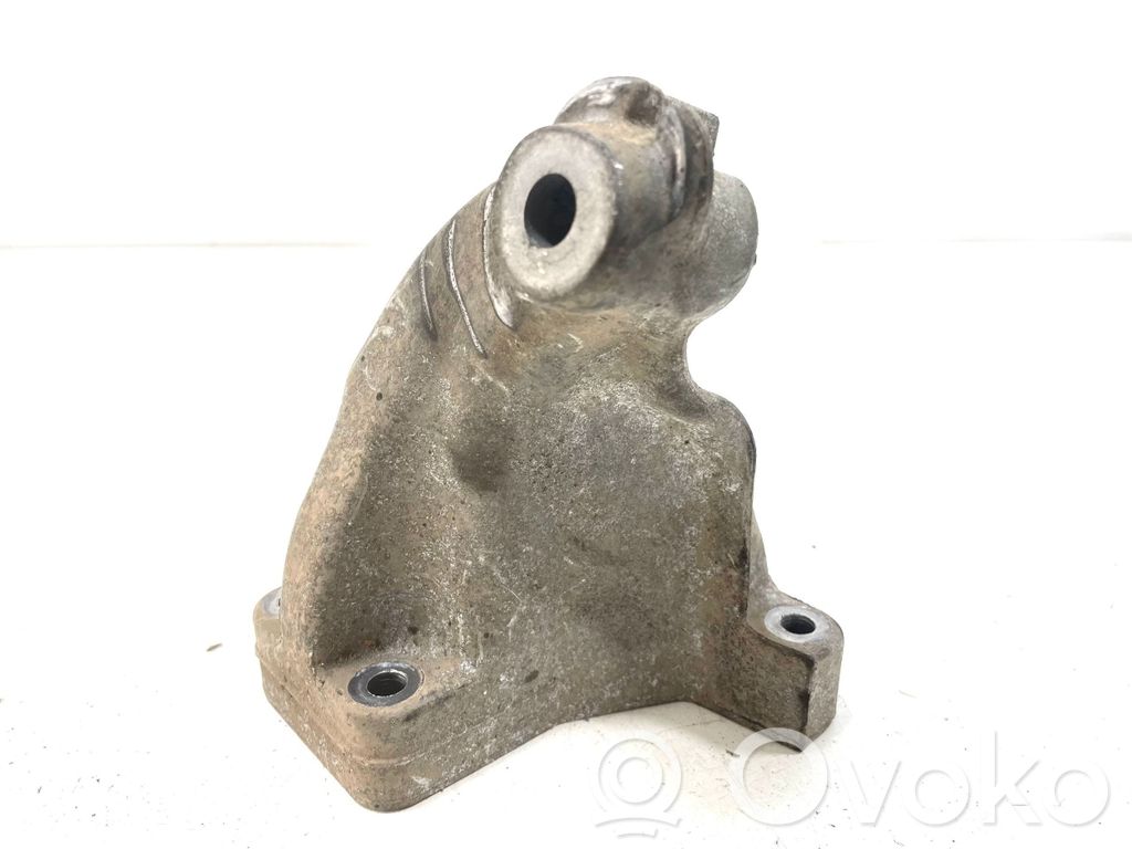 Mercedes-Benz CLS C219 Engine mounting bracket 