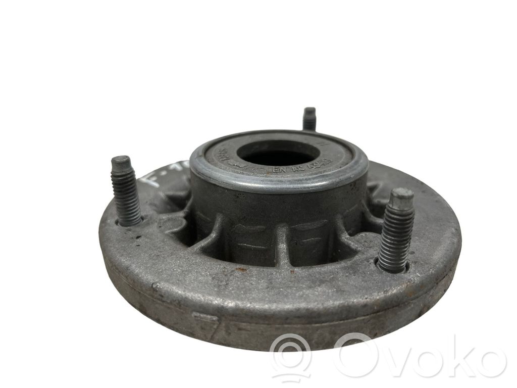 BMW 5 F10 F11 Ylempi etutukivarren kiinnitys 