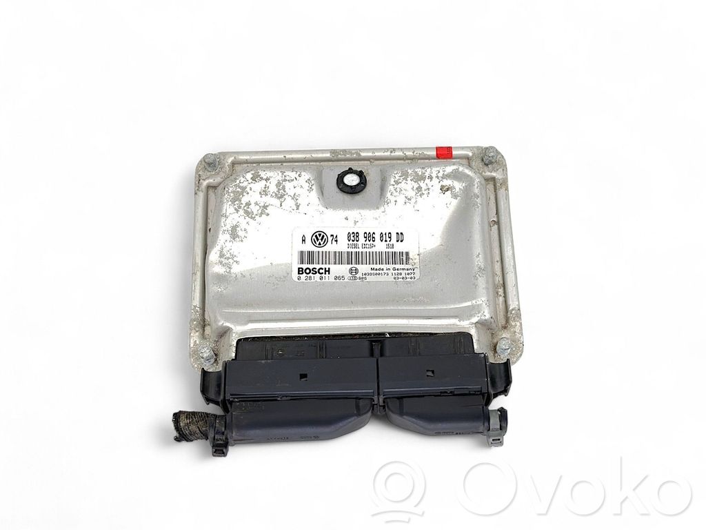 Volkswagen Golf V Engine control unit/module 