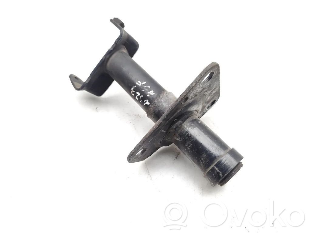 Volkswagen PASSAT B5 Front bumper mounting bracket 