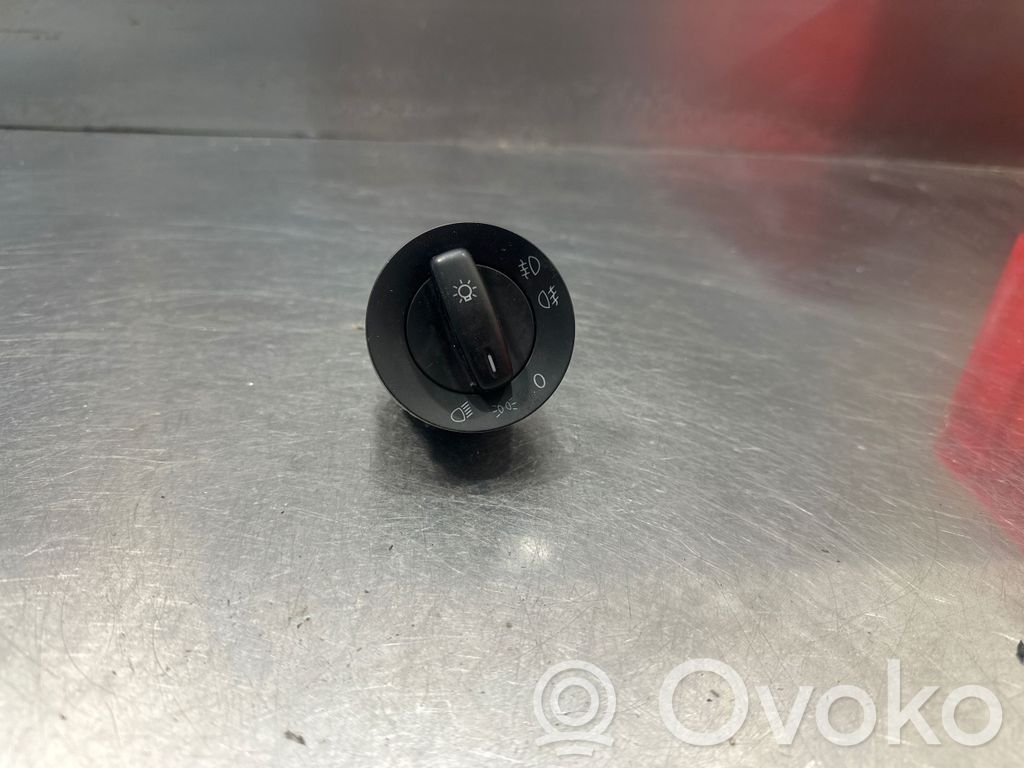 Volkswagen Golf VI Light switch 