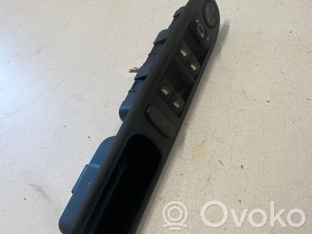 Peugeot 307 Electric window control switch 