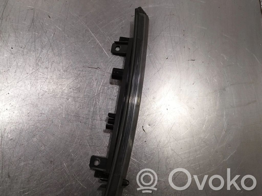 Renault Zoe Third/center stoplight 