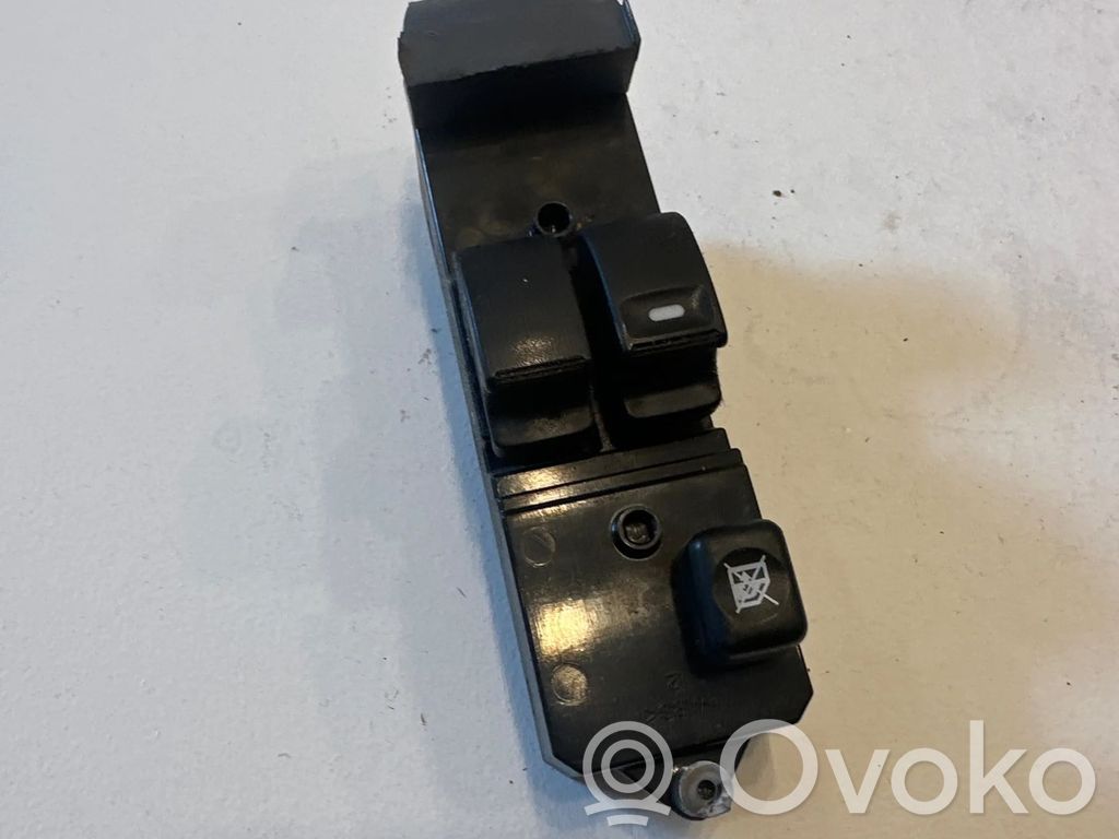 Mitsubishi Colt Electric window control switch 
