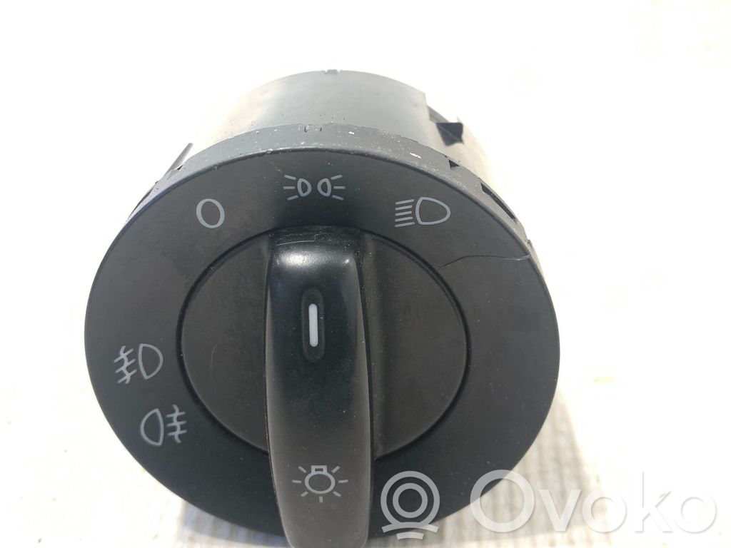 Volkswagen Golf V Light switch 