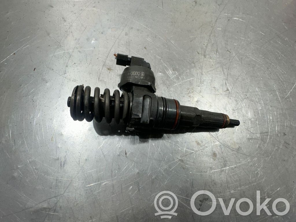 Volkswagen PASSAT B5.5 Inyector de combustible 