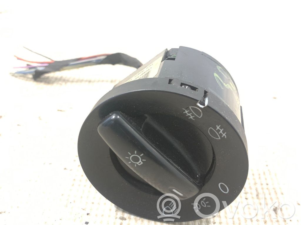Volkswagen Touran I Light switch 