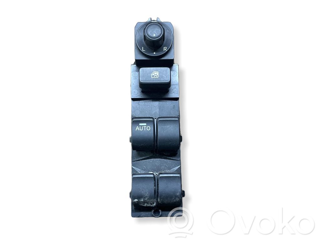 Mazda 3 III Electric window control switch 