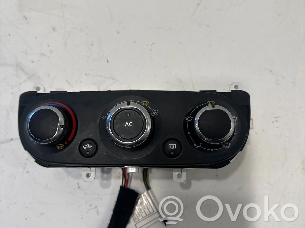 Renault Clio IV Climate control unit 