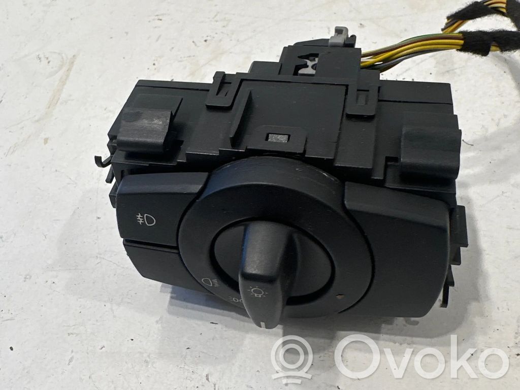 Light switch   6932799,3360040200