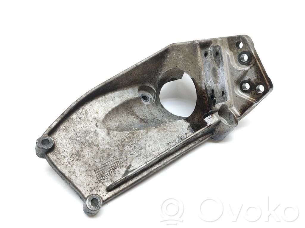 Volvo S90, V90 Gearbox mounting bracket 