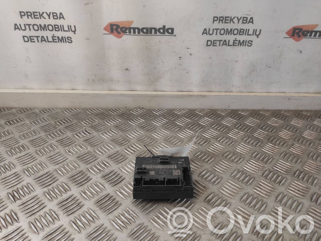 Volkswagen PASSAT B8 Door control unit/module 