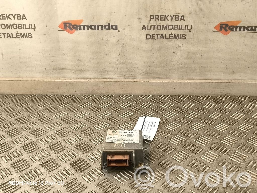 Volkswagen PASSAT B4 Airbag control unit/module 