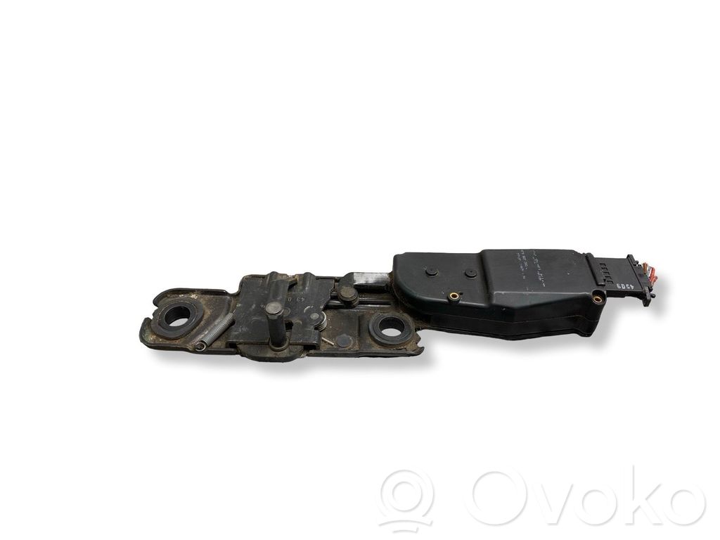 Siłownik elektryczny podnoszenia klapy tylnej / bagażnika   4F9827383C,191109,77137