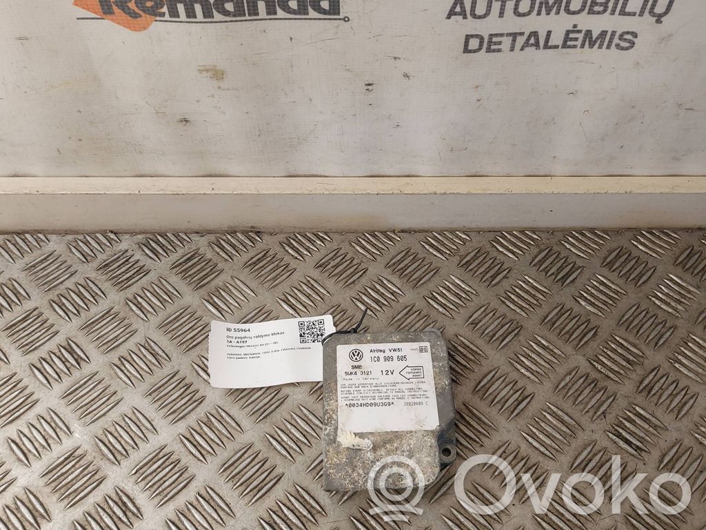 Volkswagen PASSAT B5 Airbag control unit/module 