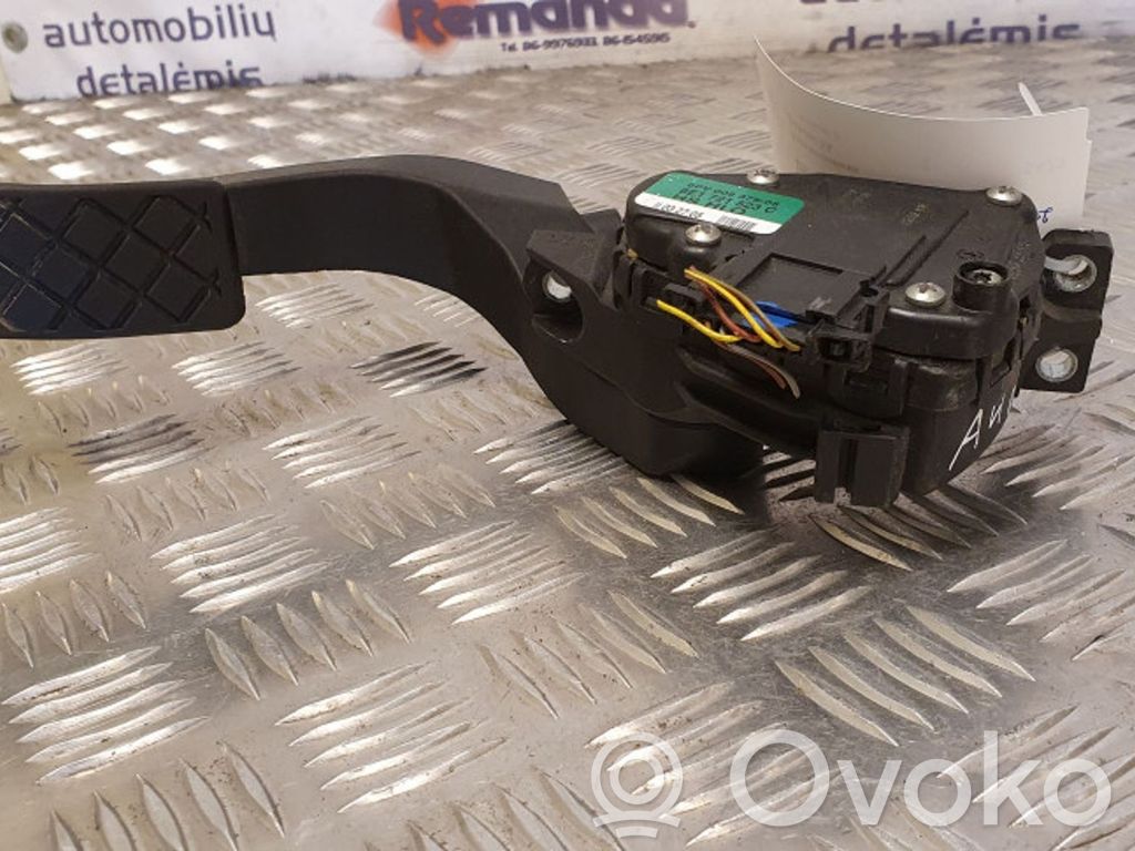 Audi A4 S4 B7 8E 8H Accelerator throttle pedal 