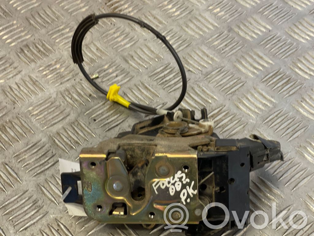 Ford Focus Priekšpusē slēdzene 