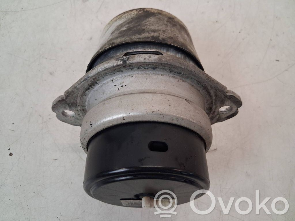 Audi Q7 4L Engine mount bracket 