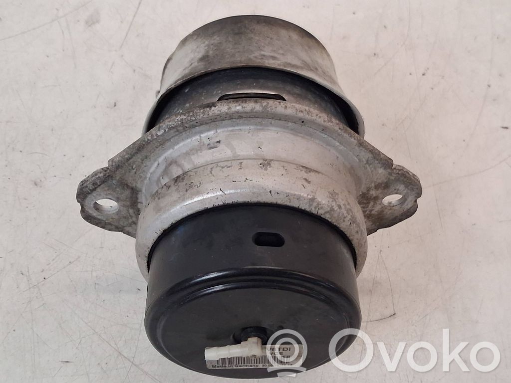 Audi Q7 4L Engine mount bracket 