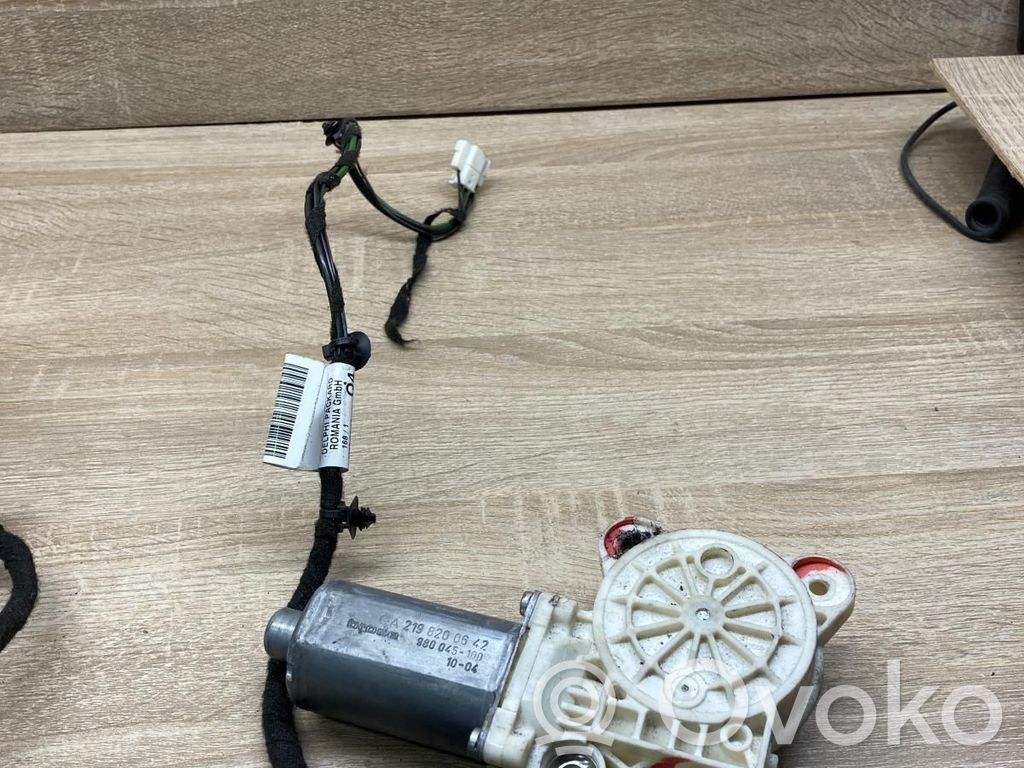 Mercedes-Benz CLS C219 Rear door window regulator motor 