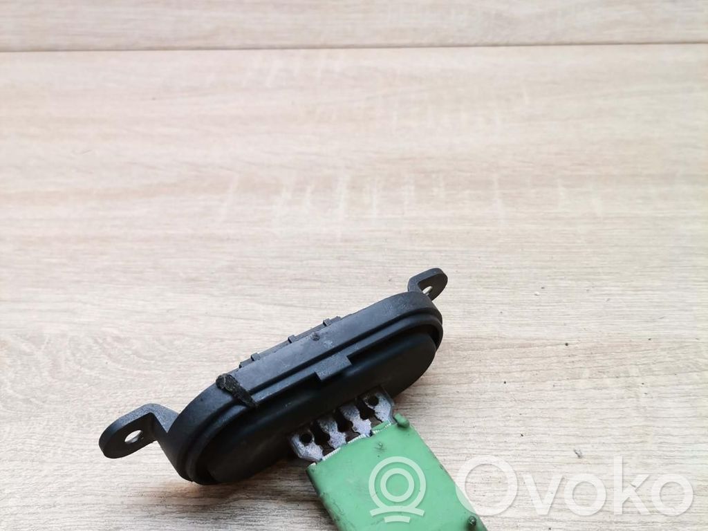 Volkswagen PASSAT B4 Heater blower motor/fan resistor 