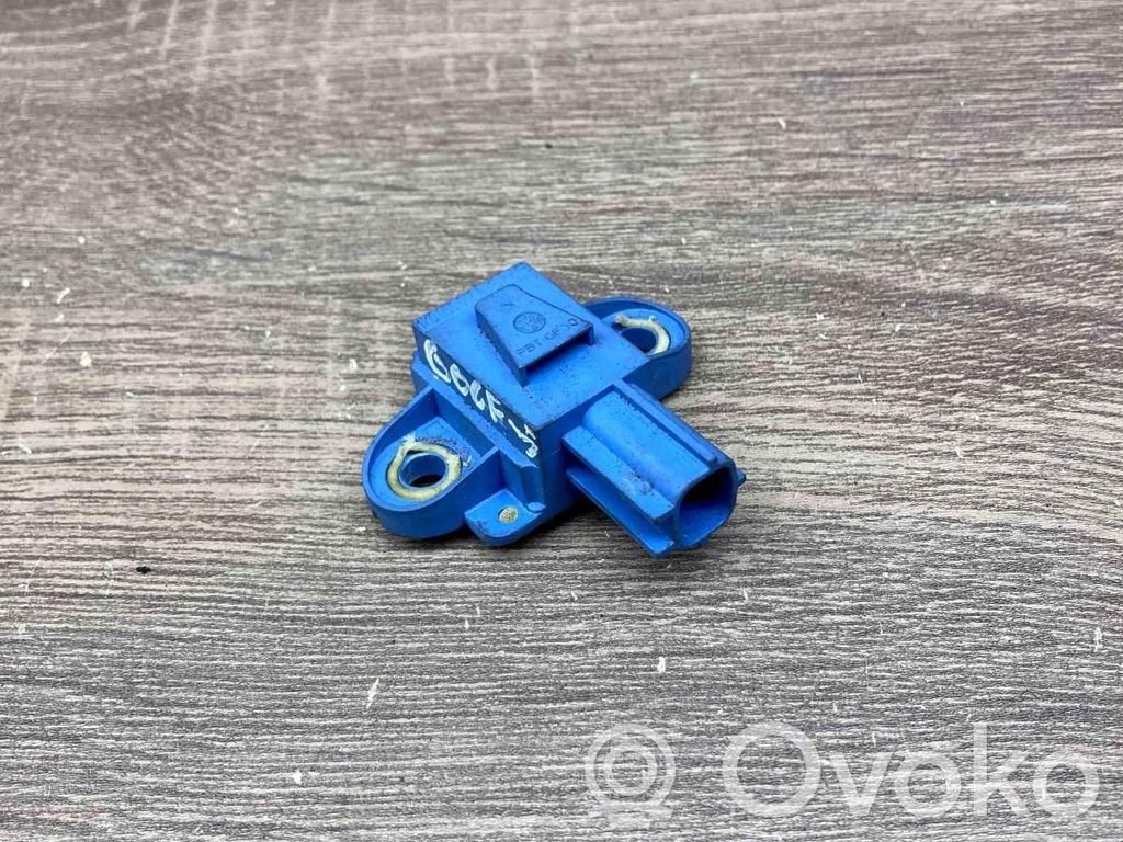 Volkswagen Golf V Airbag deployment crash/impact sensor 