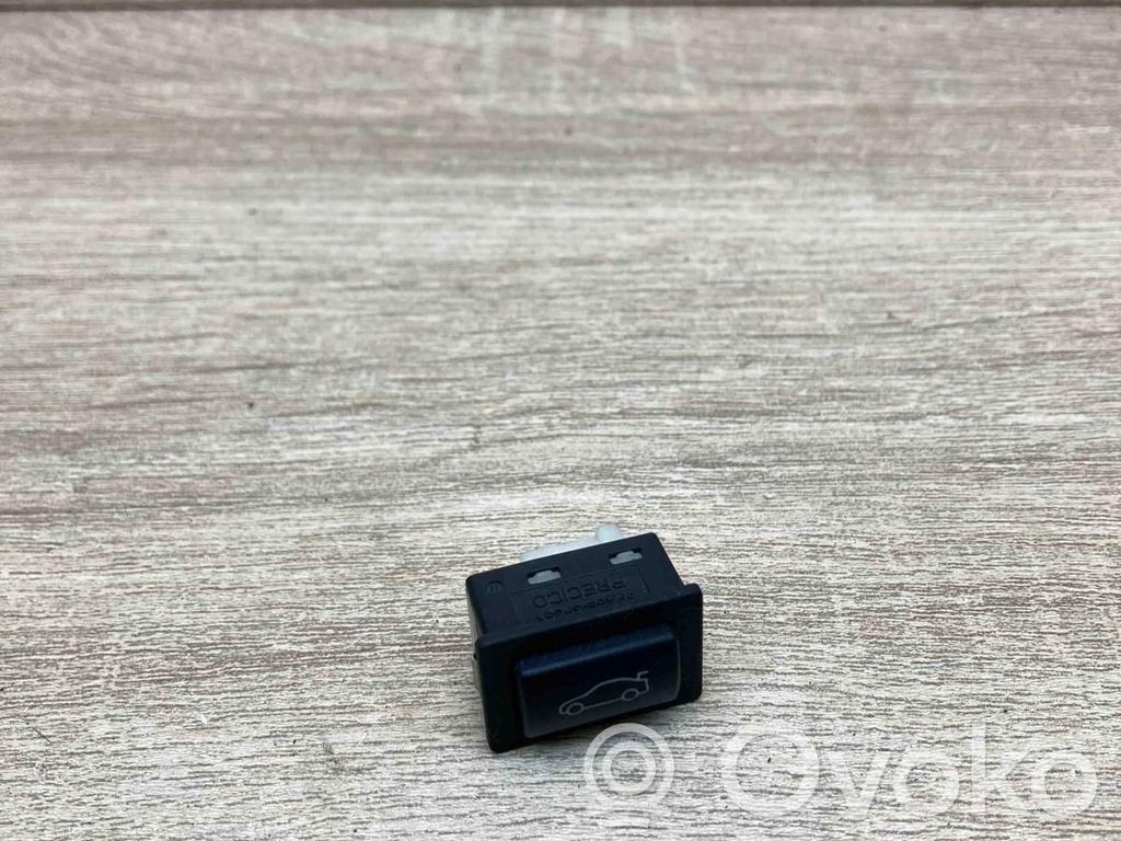 BMW 7 F01 F02 F03 F04 Tailgate opening switch 