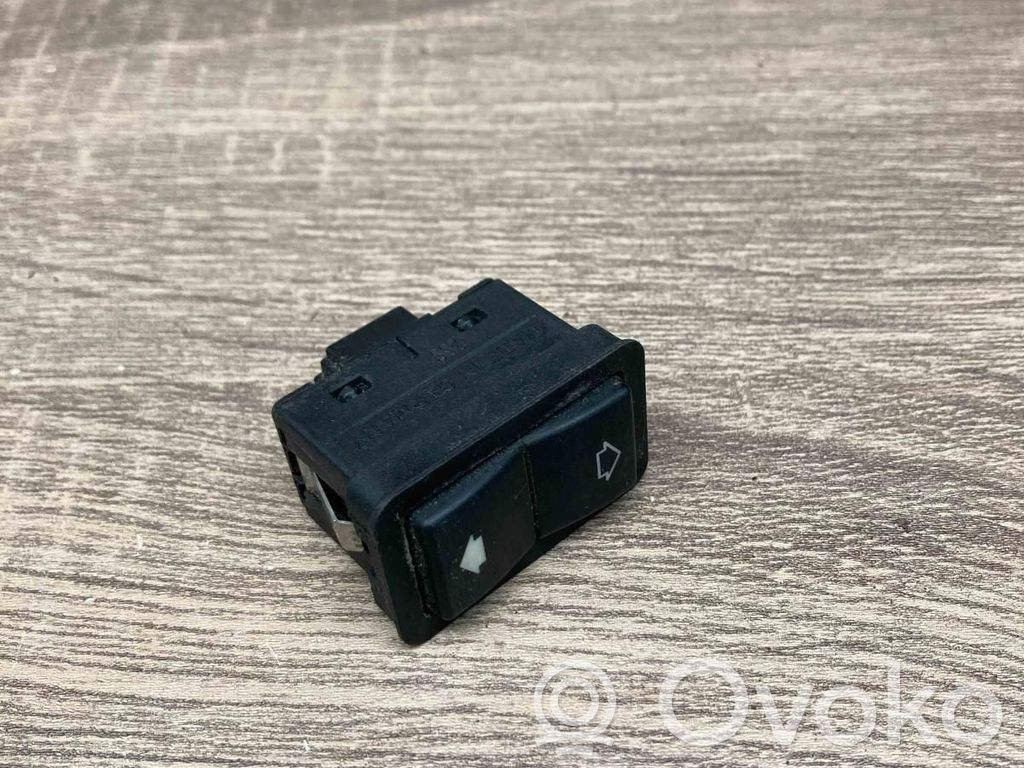 Electric window control switch   8368974