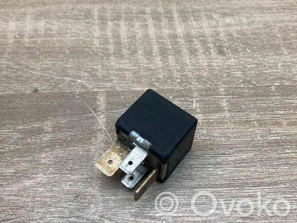 Audi A4 S4 B5 8D Other relay 
