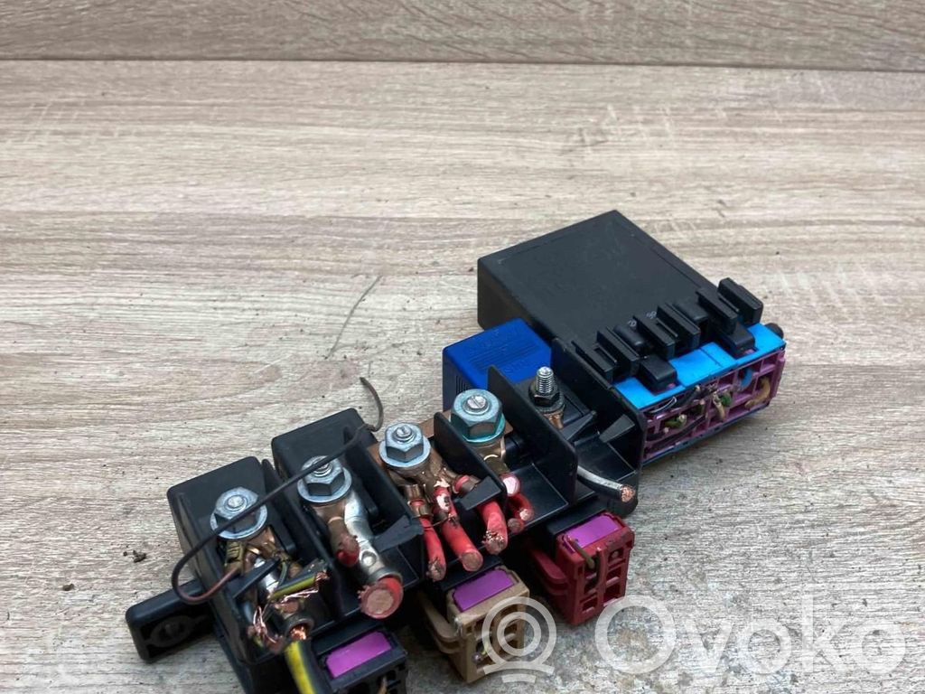 Audi A4 S4 B5 8D Fuse module 