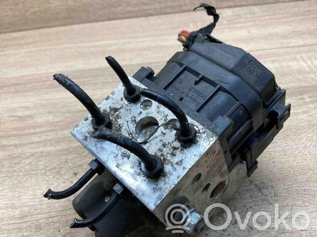 Audi A4 S4 B5 8D ABS bloks 