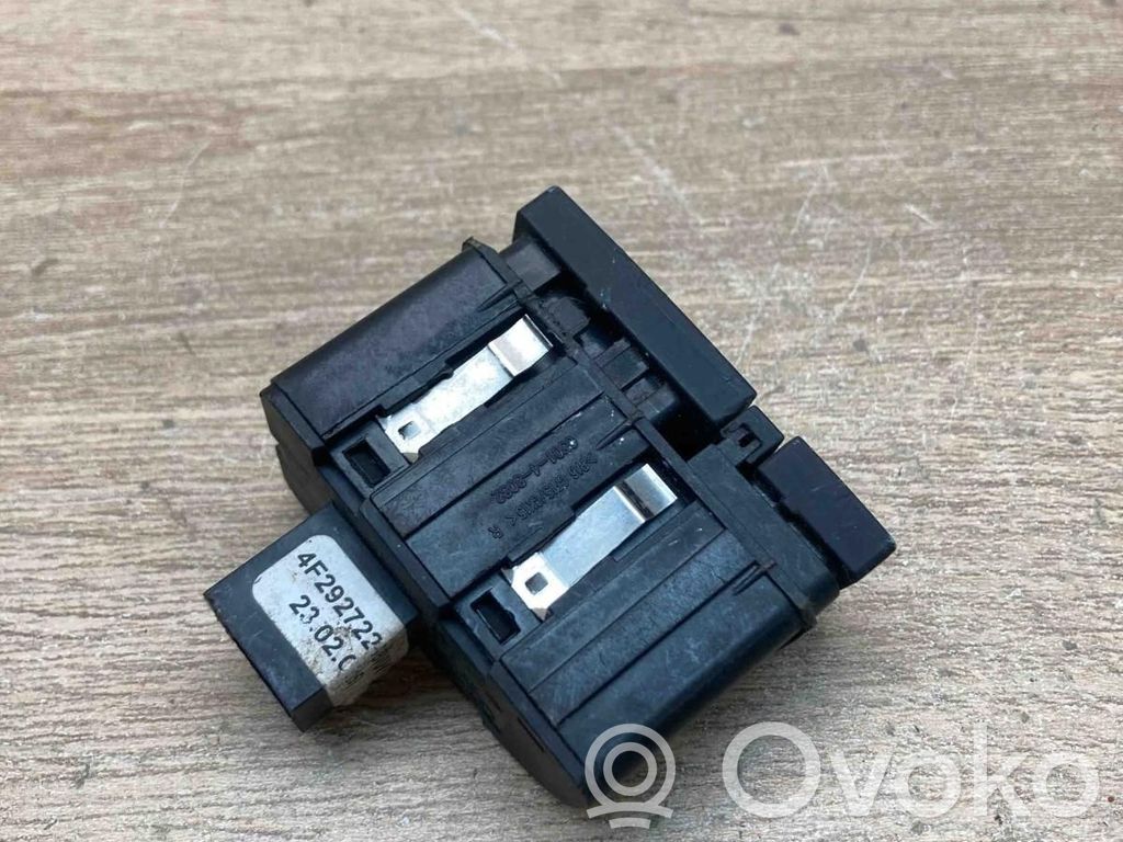 Audi A6 S6 C6 4F Przycisk otwierania schowka na rękawiczki 