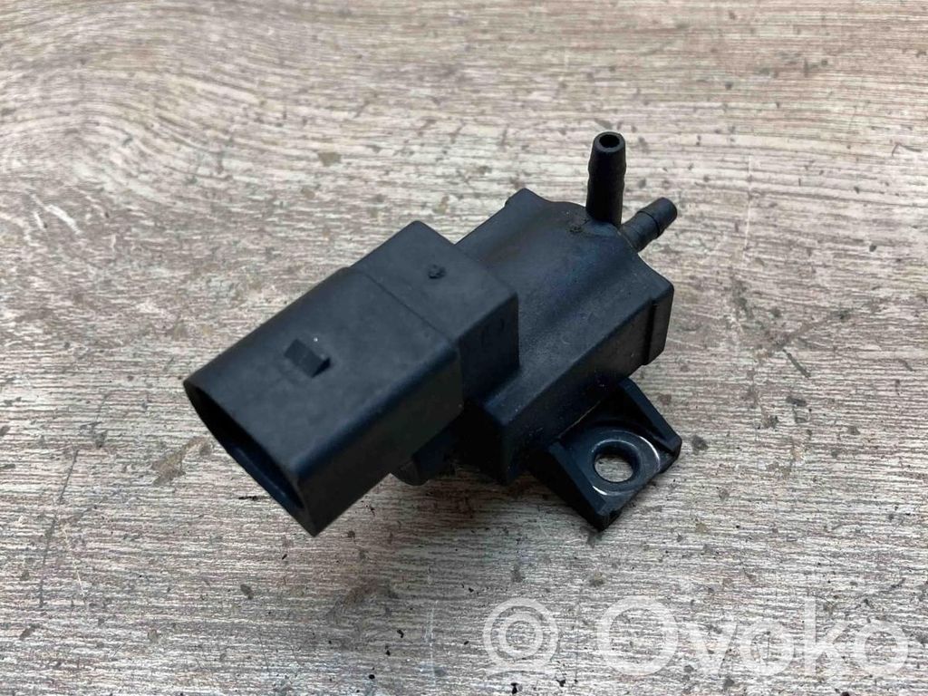 Volkswagen PASSAT B6 Válvula de vacío 