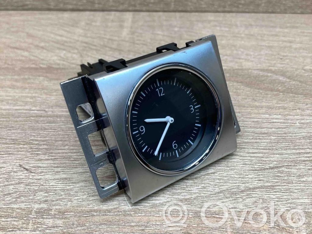 Volkswagen PASSAT B7 Clock 