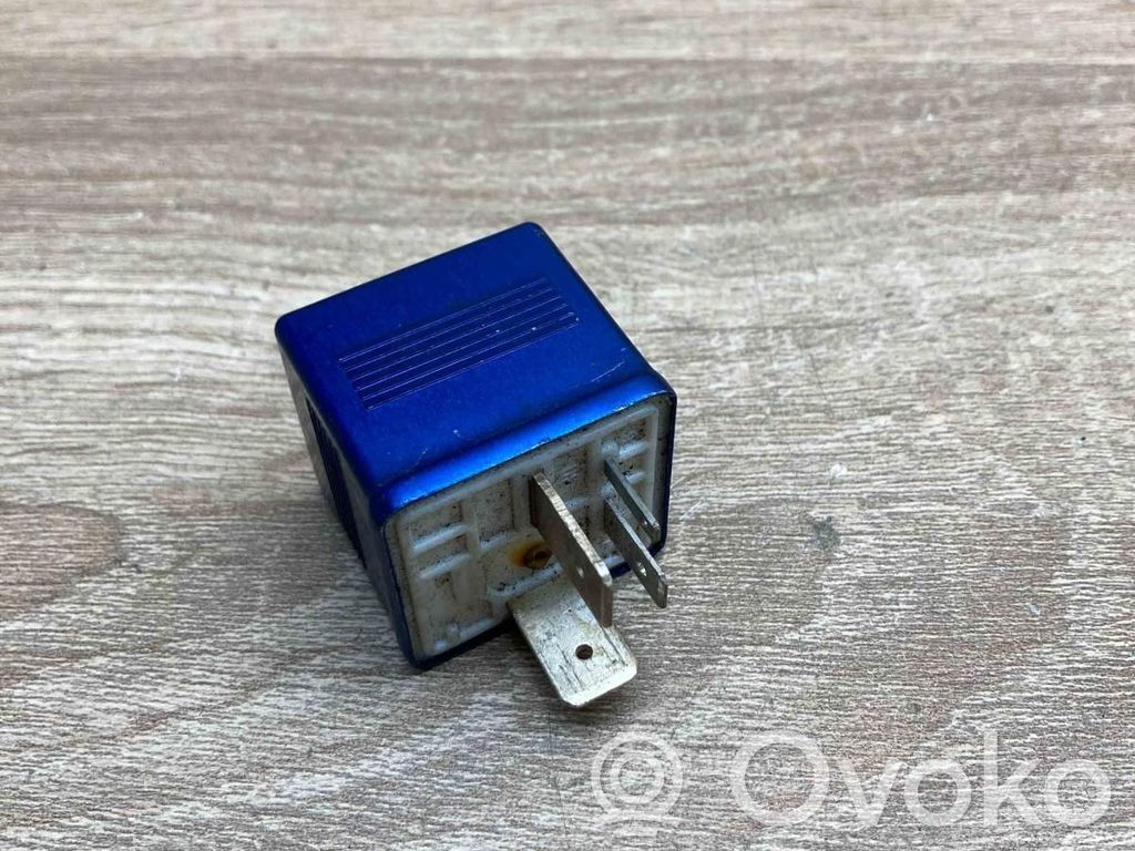 Audi A4 S4 B5 8D Muu rele 