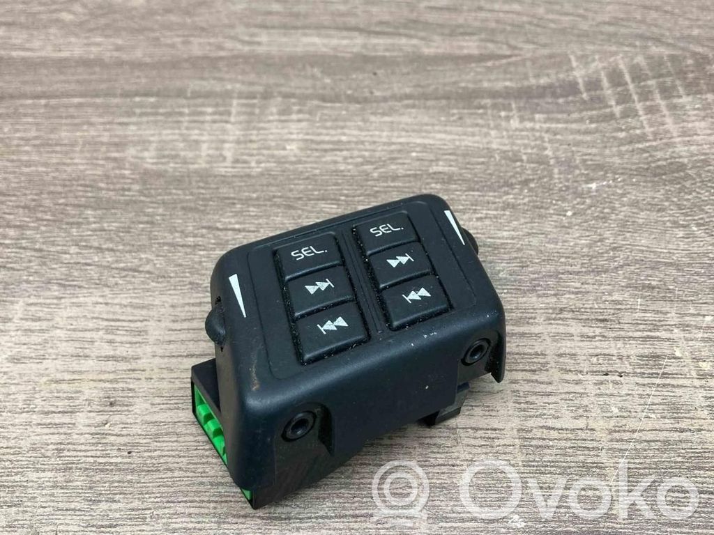 Volvo XC90 Steering wheel buttons/switches 
