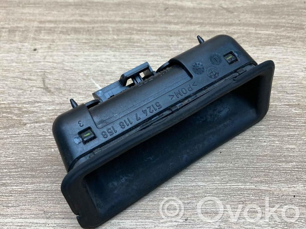 Tailgate trunk handle   7118158,USED