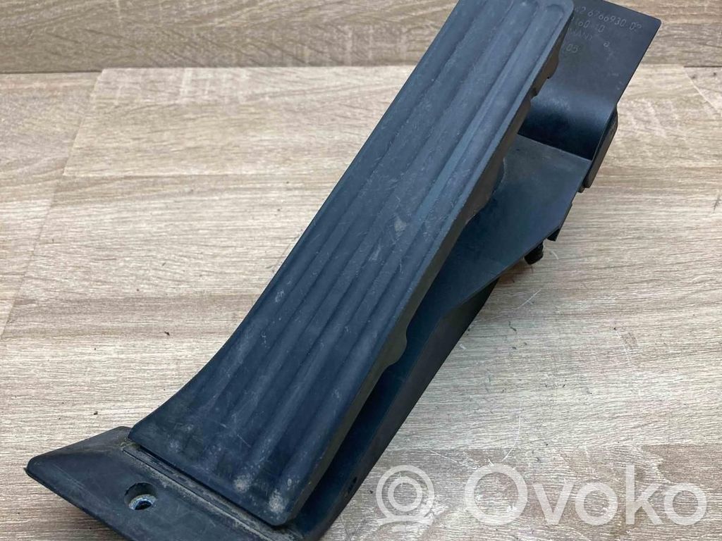 BMW 7 E65 E66 Akseleratora pedālis 