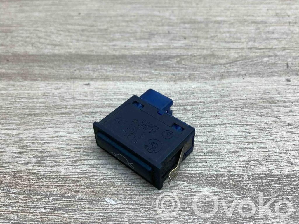 Tailgate opening switch   8365579